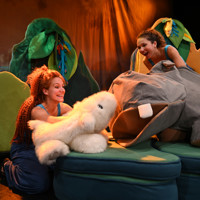 De Kleine Ijsbeer Illustraties © Hans De Beer Foto © Patrick Wagenaar Theater Stof 04