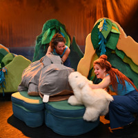 De Kleine Ijsbeer Illustraties © Hans De Beer Foto © Patrick Wagenaar Theater Stof 10